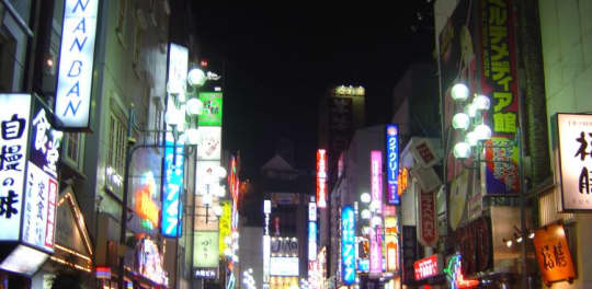 池袋夜の繁華街