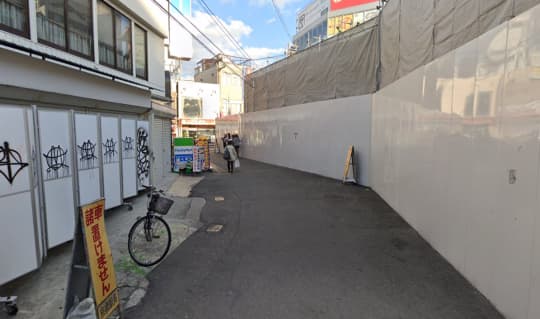 京橋駅　北口近くの道