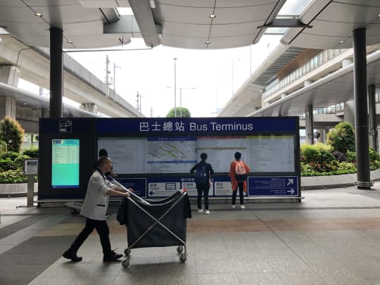 港珠澳大橋の香港側の乗り場「香港口岸」へ向かう巴士のバス乗り場