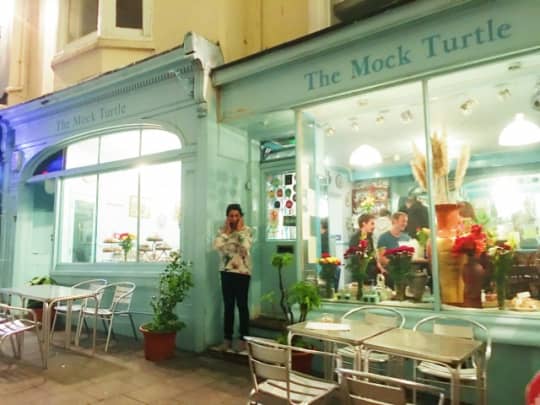 ブライトンのTHE MOCK TURTLE TEA ROOM