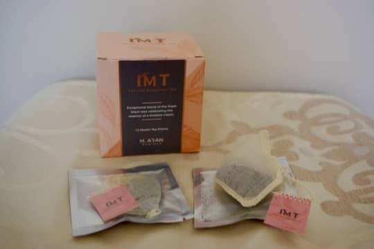 ５種類あるお茶は、ブレンドごとに箱の色が変わります