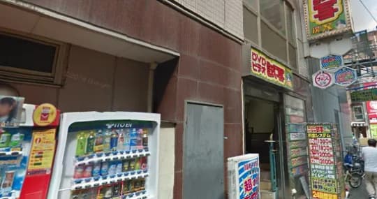 学校でゴーゴー三宮店の店舗前