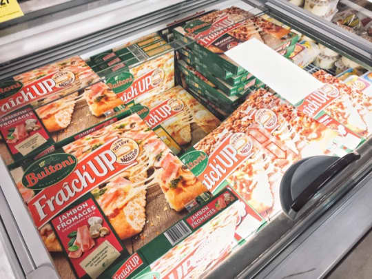 スーパーの冷凍食品コーナー