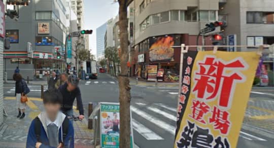 セブンイレブン前