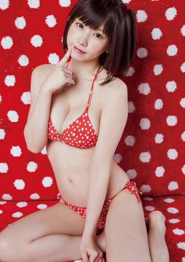 えなこ 乳首