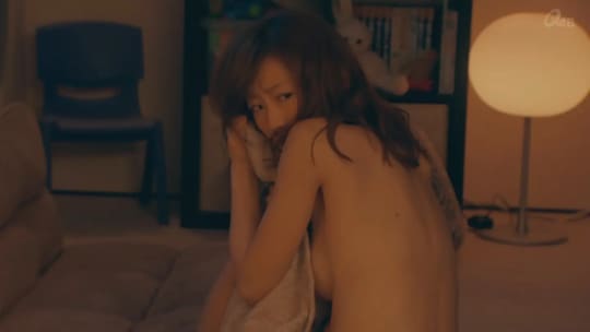 女性芸能人濡れ場シーン