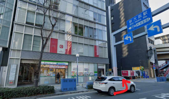北新地駅近くのファミリーマート