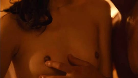 女性芸能人濡れ場シーン