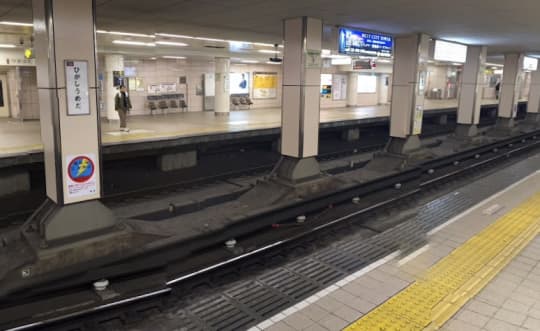 東梅田　駅構内