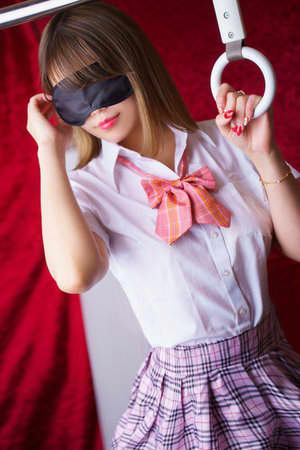 コスプレ痴漢電車の女の子