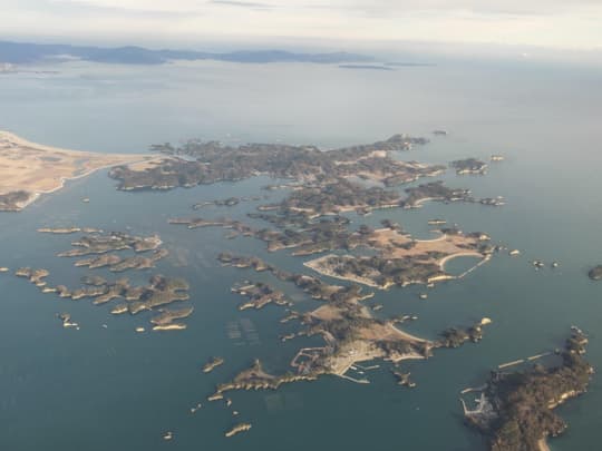 仙台空港へ向かう便からの松島