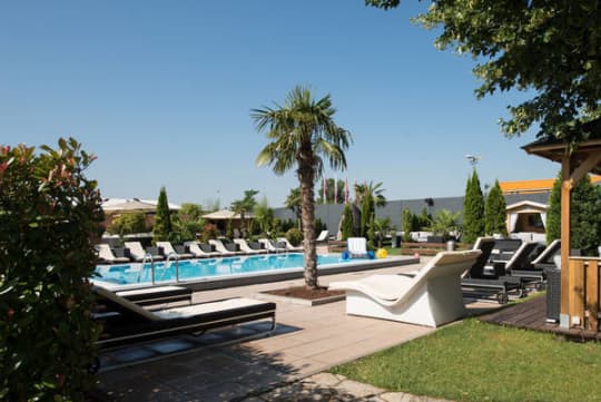 FKK Sharksの屋外プール