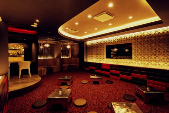 ラグジュアリーなハプニングバー