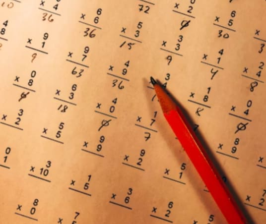 紙と鉛筆の画像