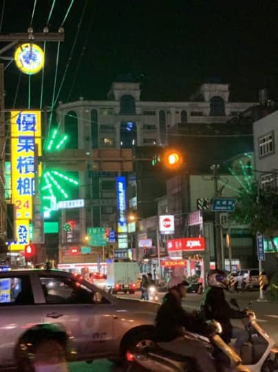 台湾夜の街並み