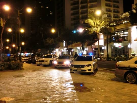 気持ちよく終わった後に帰路へ着くと目の前にパトカーが大勢