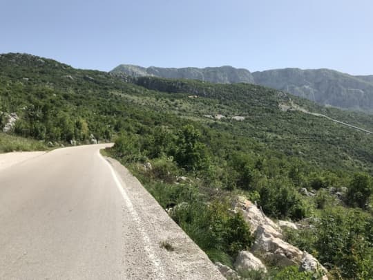 モンテネグロ、オストログ修道院までの道のり