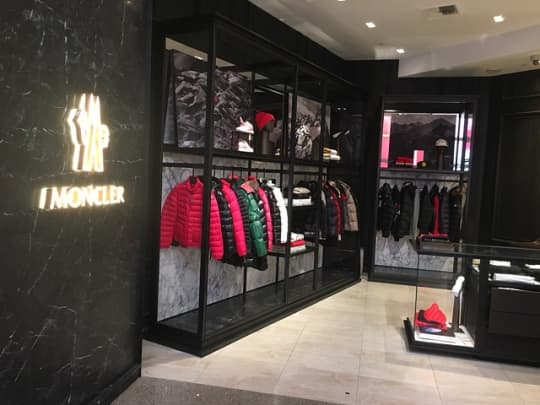 MONCLER店内