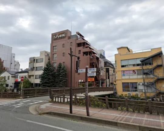 八番館