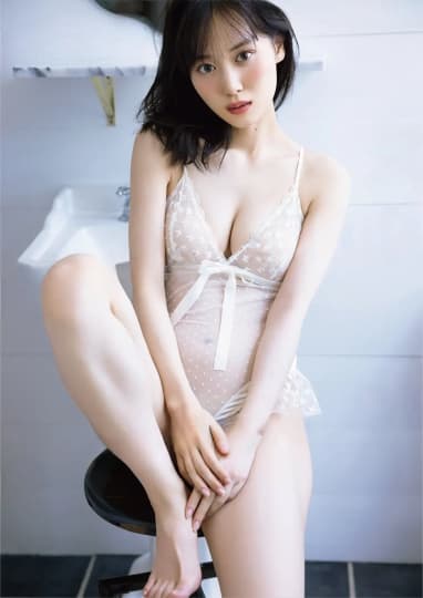 山下美月　おっぱい