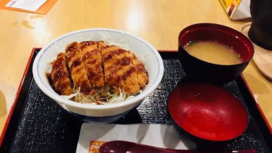 かつやで食事