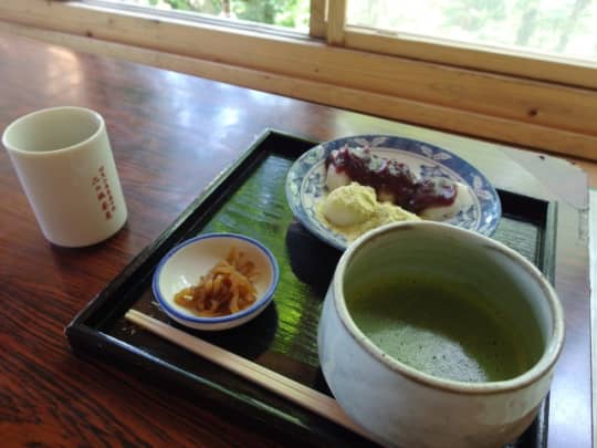 二の坂茶屋　抹茶と力餅