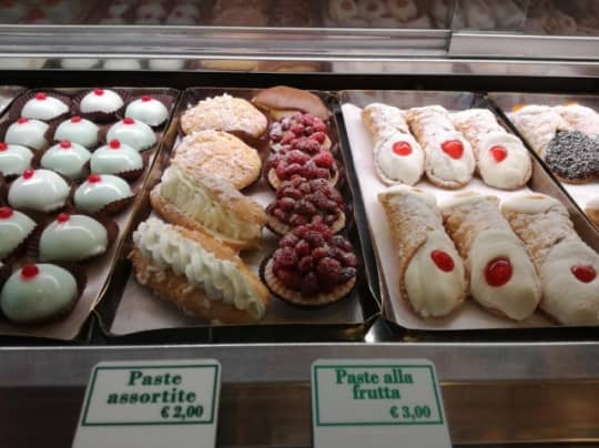 スイーツ　カンノーロ