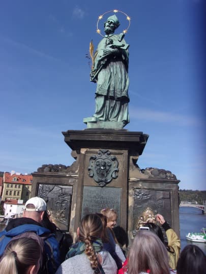 聖ヤン・ネポムツキー像