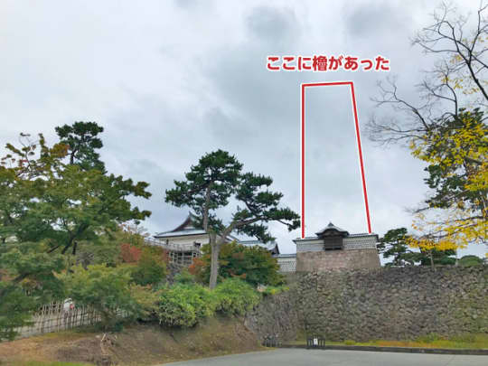 河北門と坂