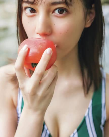 小坂菜緒 おっぱい