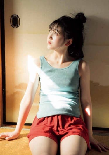 久保史緒里 おっぱい