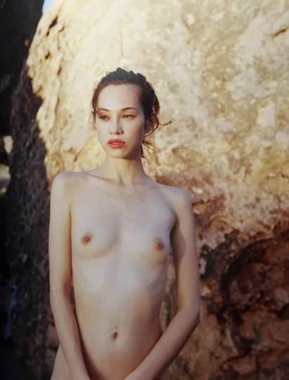 水原希子 乳首