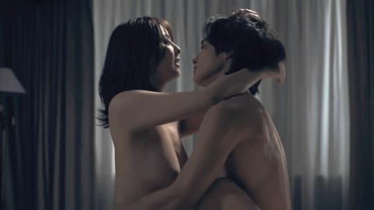 柳ゆり菜 おっぱい