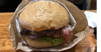 美味しい魚やハンバーガー