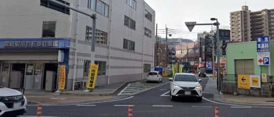 黒崎駅前自転車駐車場と黒崎中央調剤薬局