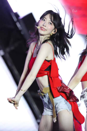 SAKURA(宮脇咲良) おっぱい