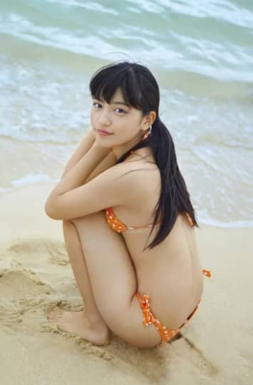 水玉オレンジビキニの川口春香