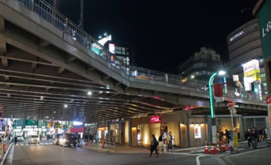 新宿ガード下