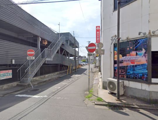 立体駐車場前