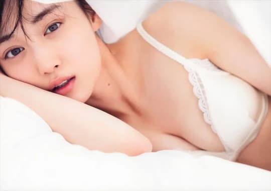 山下美月 おっぱい