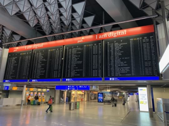 フランクフルト空港の出発ロビー