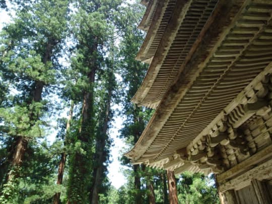 羽黒山五重塔　近景