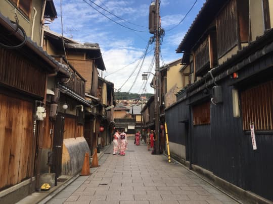 花見小路を東へ