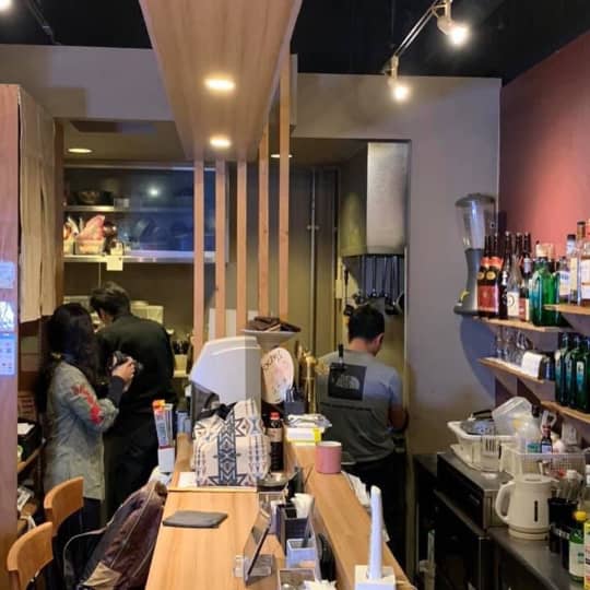 ダイニングpocherの店内