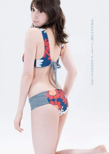 吉田朱里のエロいお尻にかぶりつきたくなる