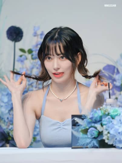宮脇咲良 おっぱい