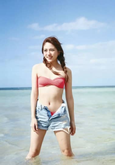 赤ビキニの川口春香