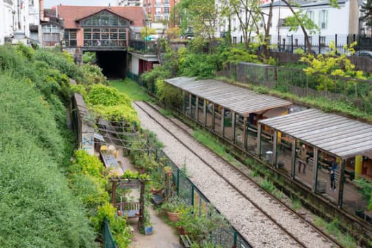 廃線駅のカフェレストラン・ラリシクルリー外観