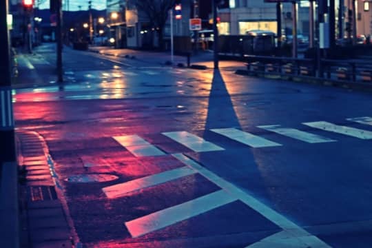 夜の駅前通り