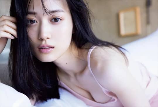 山下美月 おっぱい
